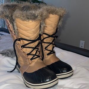 Sorel snow boots. LIKE NEW. Only wore a handful of times